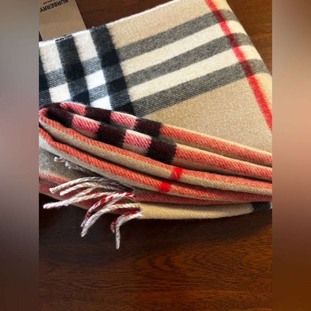 Burberry Reversible Check Cashmere Scarf - Picture 12 of 14